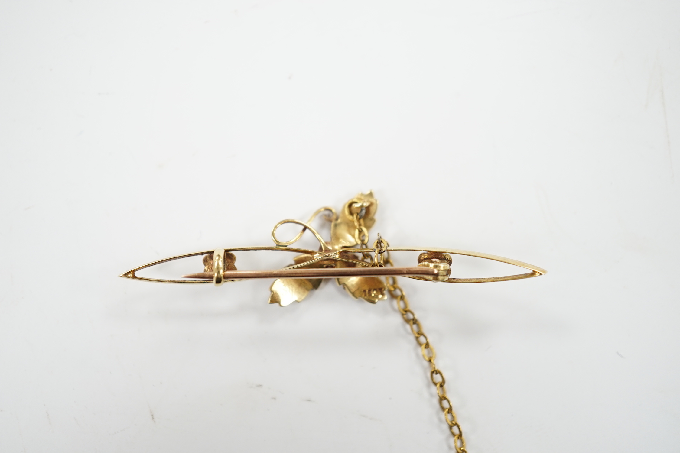 An Edwardian yellow metal and seed pearl set bar brooch, 50mm, gross weight 3 grams.